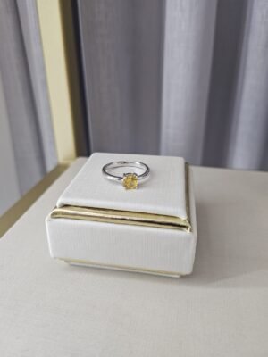 Anel solitário citrino