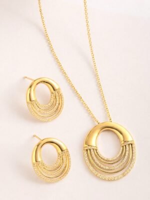 Conjunto oval cravejado