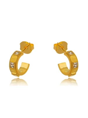 Argola texturizada com cristal quadrado