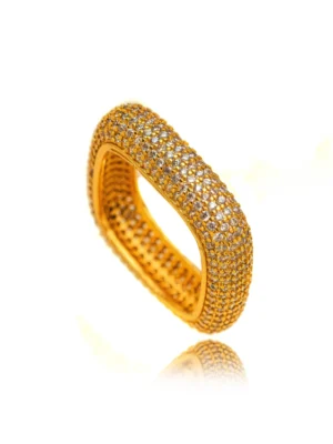 Anel quadrado abaulado cravejado